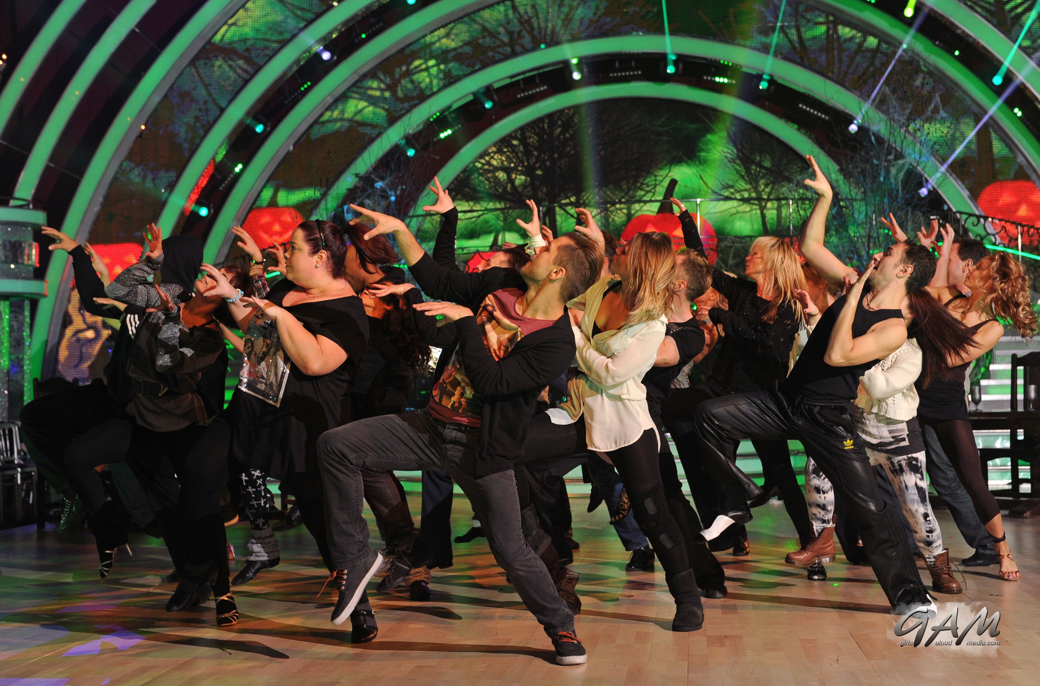 1131013230174_21_Kimberley_Walsh_rehearsing_the__Thriller__dance_routine_24_10_12_282229.jpg 1131013230174_21_Kimberley_Walsh_rehearsing_the__Thriller__dance_routine_24_10_12_282229.jpg